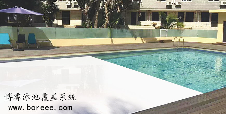 安装在毛里求斯大使馆的水上泳池盖